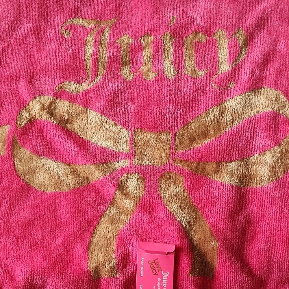 Juicy Couture Set Of 2 Bath Towel And Hand Towel Pink and Gold Towel Set